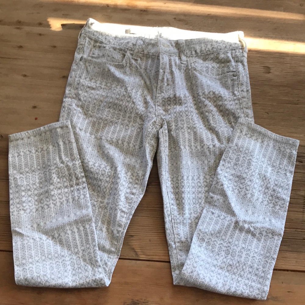 Pilcro white skinny jeans 💰